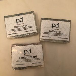 NIP BUNDLE OF 3 PASSPORT DESIGNS SOAPS